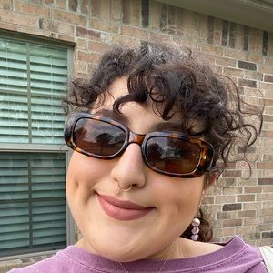 Meet your Posher, Felicia